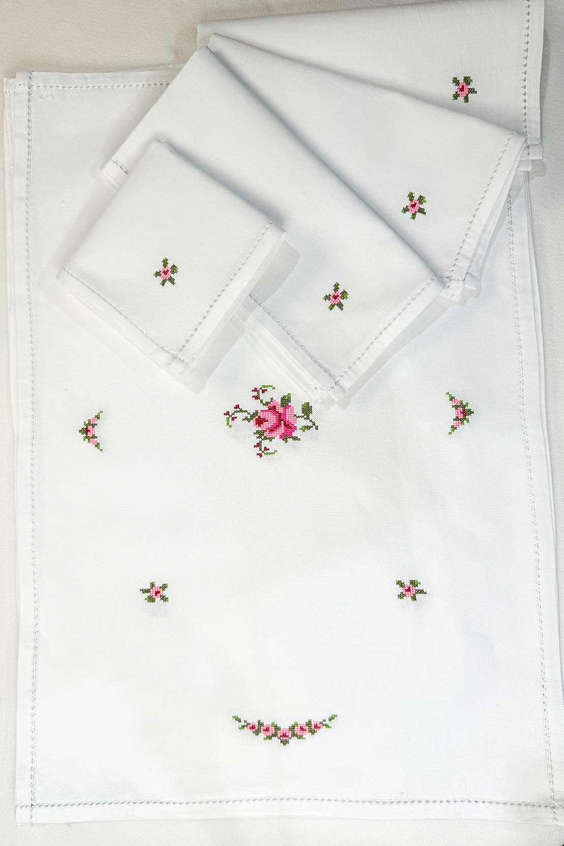 Pink Embroidered Mats Set